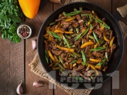 Свински бут на тиган със соев сос и зеленчуци - снимка на рецептата